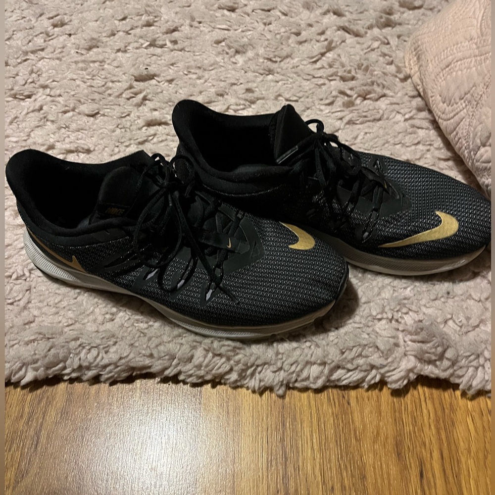 Nike Woman’s Quest Black with Metallic Gold Swoosh Running Shoes. Size 11. - Picture 2 of 8